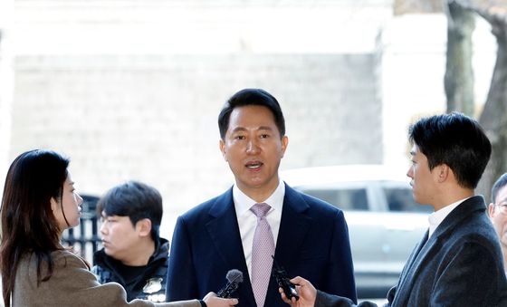공판 첫 출석 입장 밝히는 오세훈 서울시장