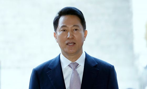 오세훈 서울시장, 정치자금법위반 첫 공판 출석