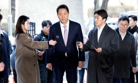 정치자금법위반 첫 공판 출석하는 오세훈 시장