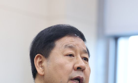 의원 질의 답변하는 구윤철