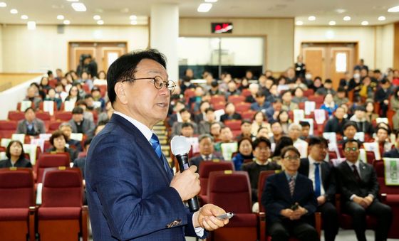 동부권 산업발전 방향 발표하는 강기정 광주시장