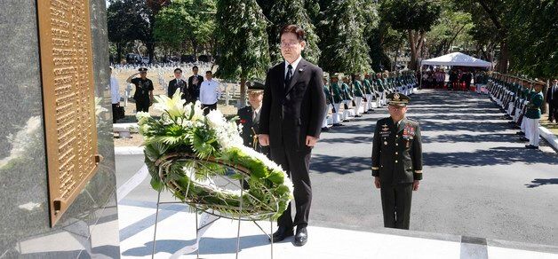 한국전 참전기념비 헌화하는 이재명 대통령