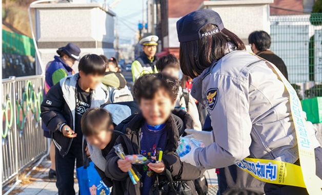 대전 둔산경찰서, 등굣길 어린이 안전 확보 집중 활동