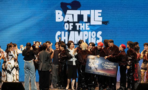 모두의 케이팝 수상자에게 박수 보내는 김혜경 여사