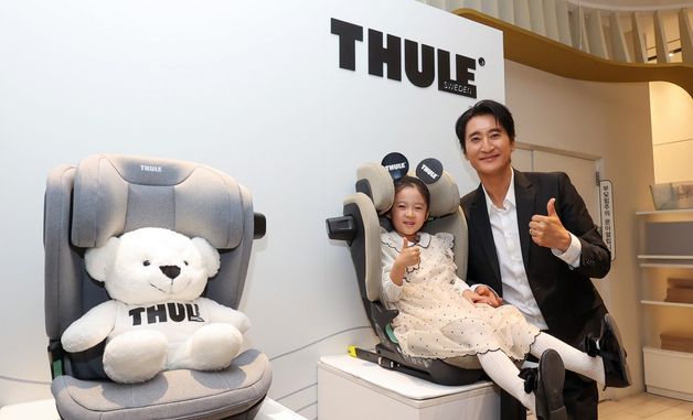 툴레 키즈 한국 론칭 포토월 참석한 신현준과 딸 민서