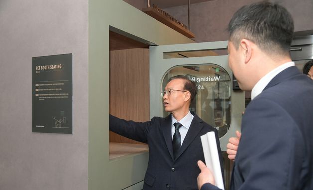 김용재 식약처 차장, 반려동물 동반출입 음식점 현장 방문