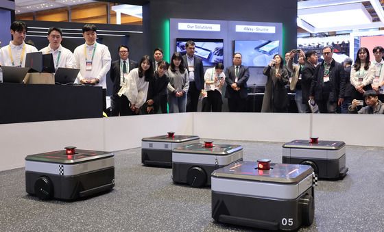 자율주행 물류로봇 퍼레이드