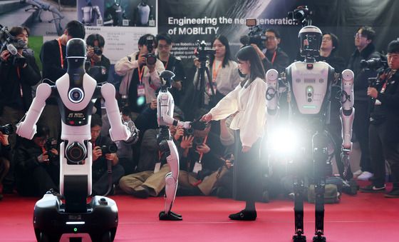 한국 찾은 중국 휴머노이드로봇