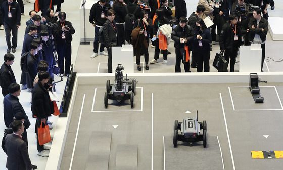 모베드에 쏠린 눈