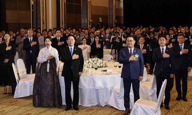 필리핀 동포 오찬 간담회 참석한 이재명 대통령·김혜경 여사