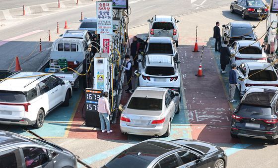 '더 오르기 전에 주유'