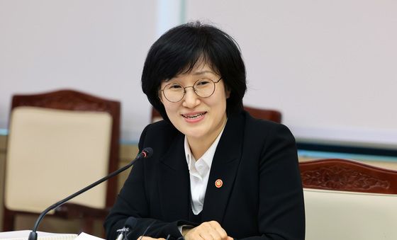 모두발언하는 원민경 장관