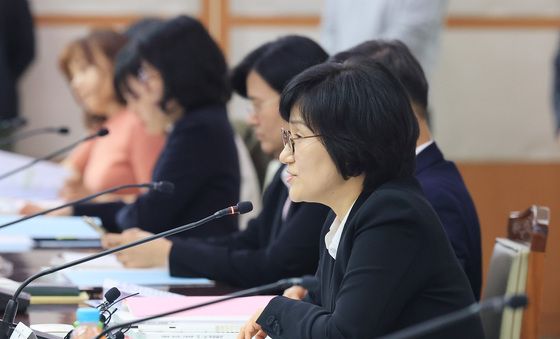 발언하는 원민경 장관