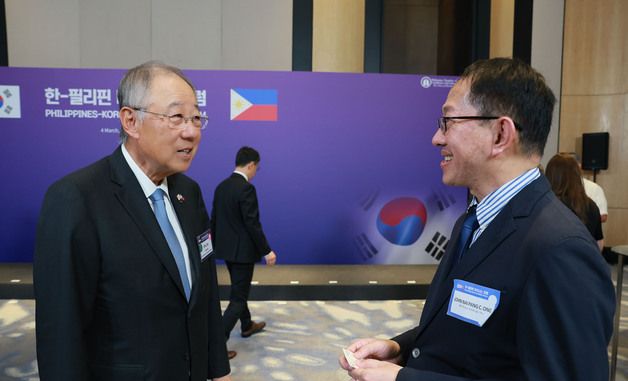 베트남 기업인과 환담 나누는 류진 회장