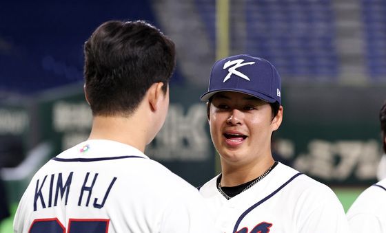 김형준과 대화하는 노시환