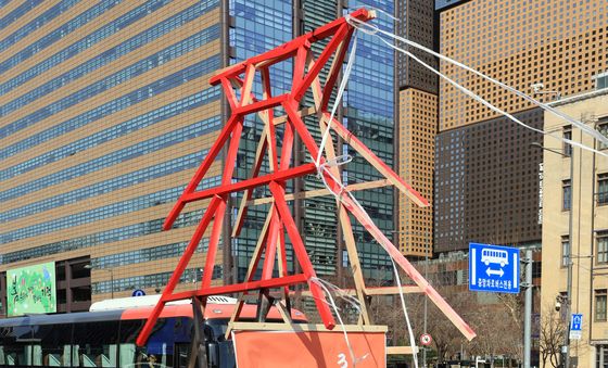 퍼포먼스하는 송전탑 반대 전국 대책위