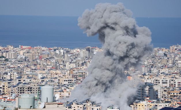 [포토] 이스라엘과 헤즈볼라 충돌로 연기가 피어오르고 있는 베이루트