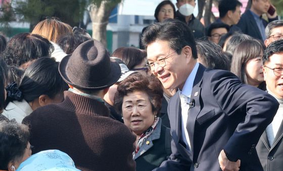 성동구민들과 마지막 인사나누는 정원오