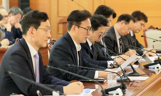 중동 상황점검 관계부처회의 주재하는 김민석 총리