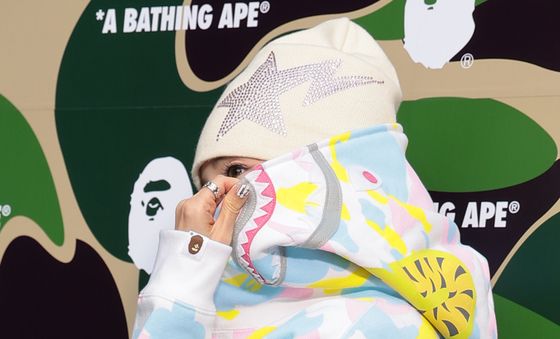 산다라박, 논란 속 압구정 포착