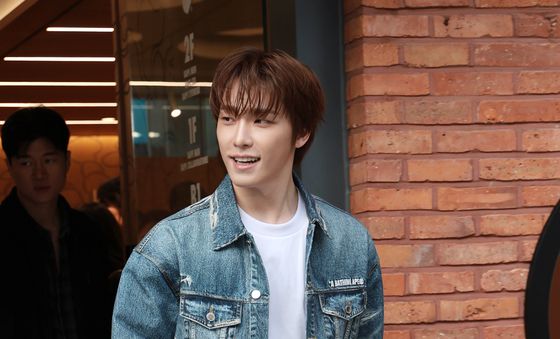 디노, 멋짐 흩날리며