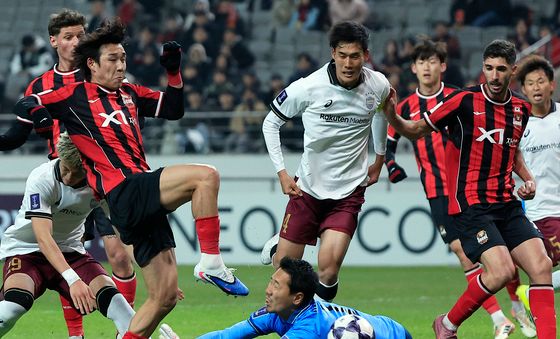 송민규 '얼굴을 찰 순 없어'