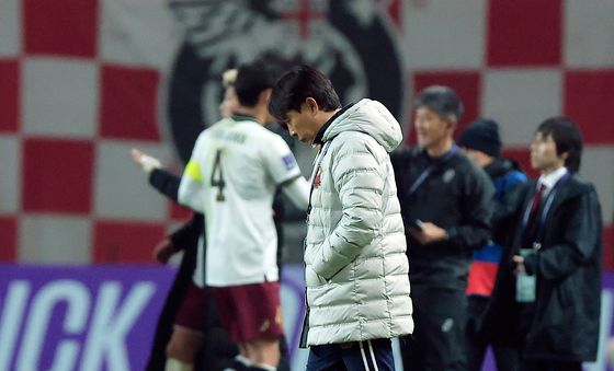 고개 떨군 김기동 감독