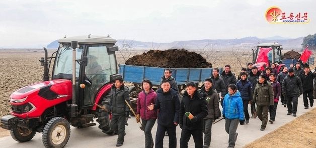 北 평원군 농장 "증산 열의 넘쳐"…당 대회 결정 관철