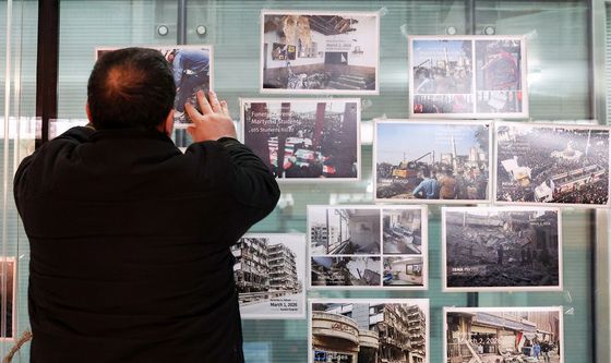 현지 피해 사진 게시하는 주한 이란 대사관 직원들