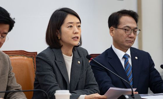 발언하는 고민정 민주당 교육위 정조위원장