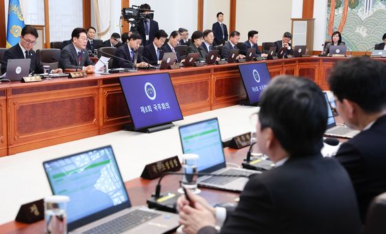 임시 국무회의 주재하는 이재명 대통령