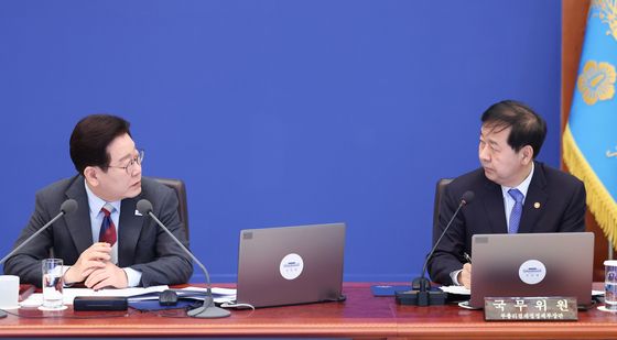 이재명 대통령·구윤철 부총리, 중동상황 대응 대화