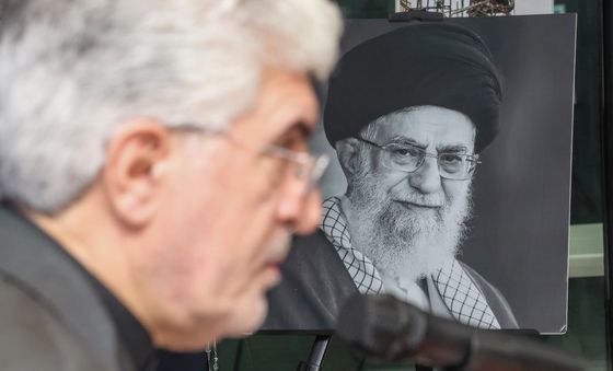 이란 정부 입장 발표하는 사이드 쿠제치 대사