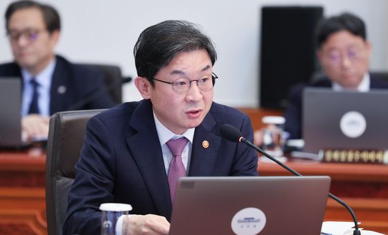 발언하는 이억원 금융위원장