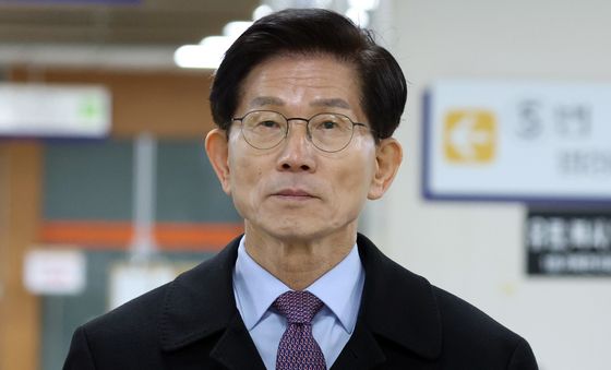 김문수 전 장관, 대선 선거법 위반 혐의 첫 공판 출석