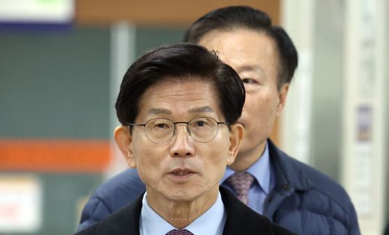 김문수, 21대 대선 선거법 위반 혐의 법정 출석