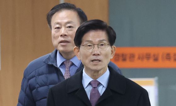 김문수 전 장관, 선거법 위반 혐의 재판