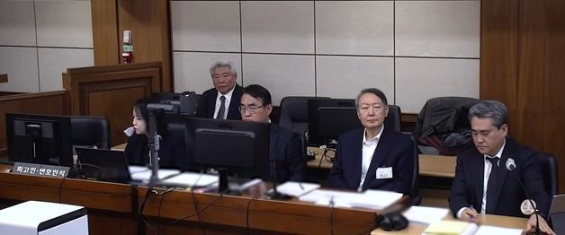 '체포방해 혐의', 2심 공판 출석한 윤석열 전 대통령