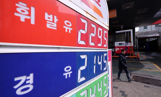 전국 휘발유 1800원 넘어…정부 가격 통제 검토에 업계 촉각