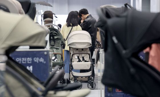 베이비 페어 찾은 예비 엄빠들