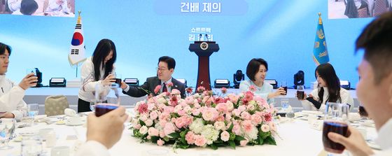 김길리 선수와 건배하는 이재명 대통령