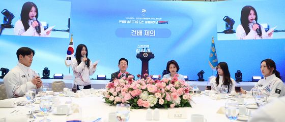 건배사하는 김길리