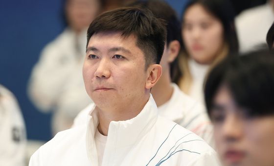 국민의례하는 유승민 대한체육회장