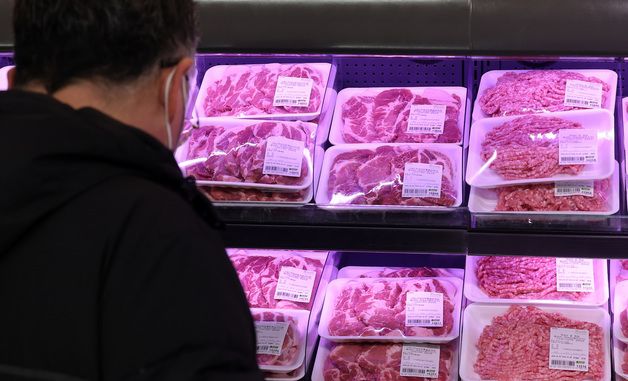 소·돼지·닭고기 가격 두 자릿수 '껑충'…밥상물가 고공행진