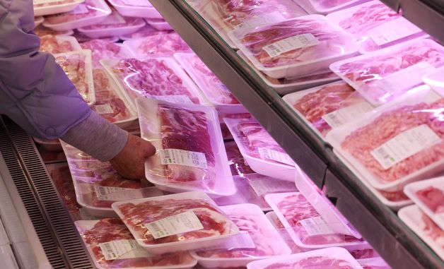 소·돼지·닭고기 가격 두 자릿수 '껑충'