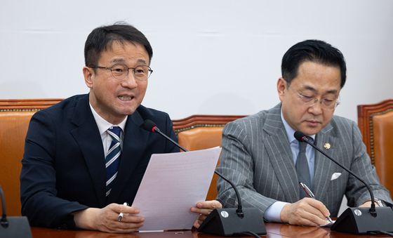 발언하는 한병도 원내대표