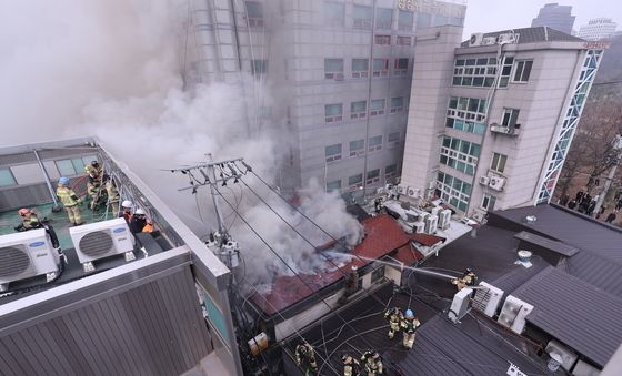 종로구 종묘 인근 건물 화재 발생