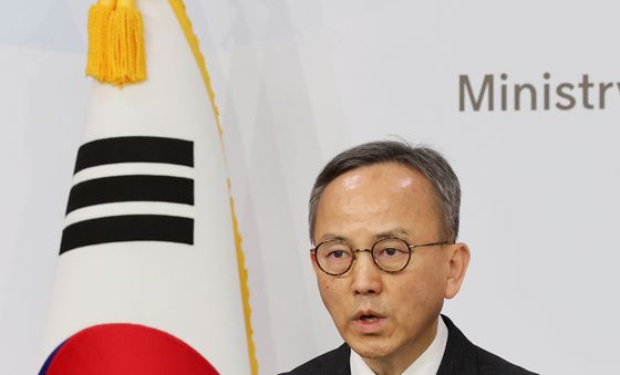 외교부 "중동에 있는 국민 위해 전세기 투입 고려 중"