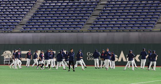 체코전 앞두고 몸푸는 대표팀