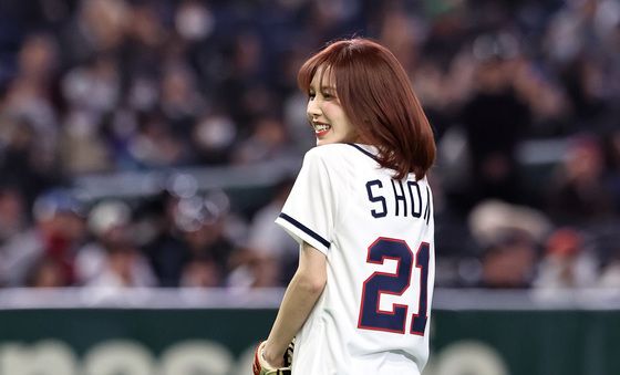 WBC 시구자로 나선 레드벨벳 웬디